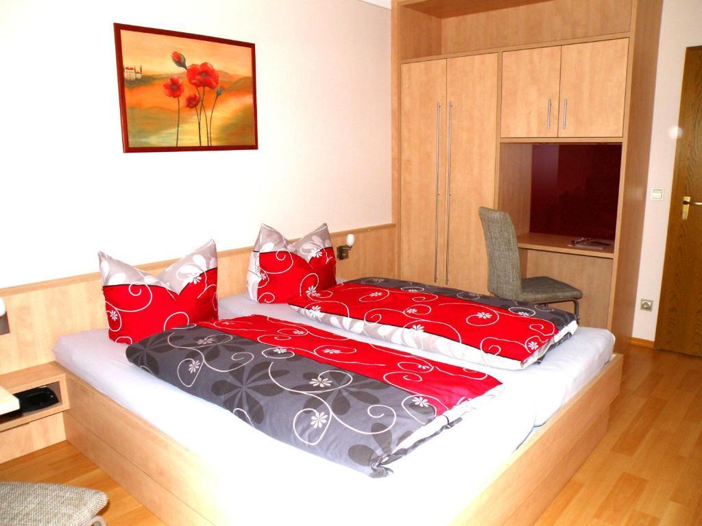 Zum Schwarzen Baeren Hotel Vohenstrauss Room photo