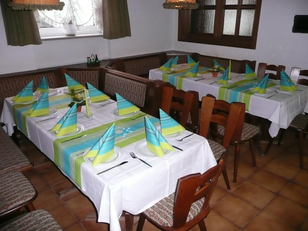 Zum Schwarzen Baeren Hotel Vohenstrauss Exterior photo
